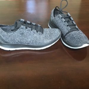 Under Armour Black Slingrides